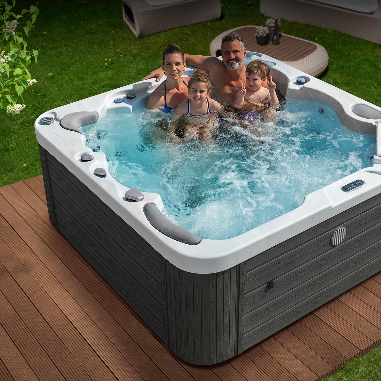 Wellis_jupiter_hot_tub_lifestyle_10
