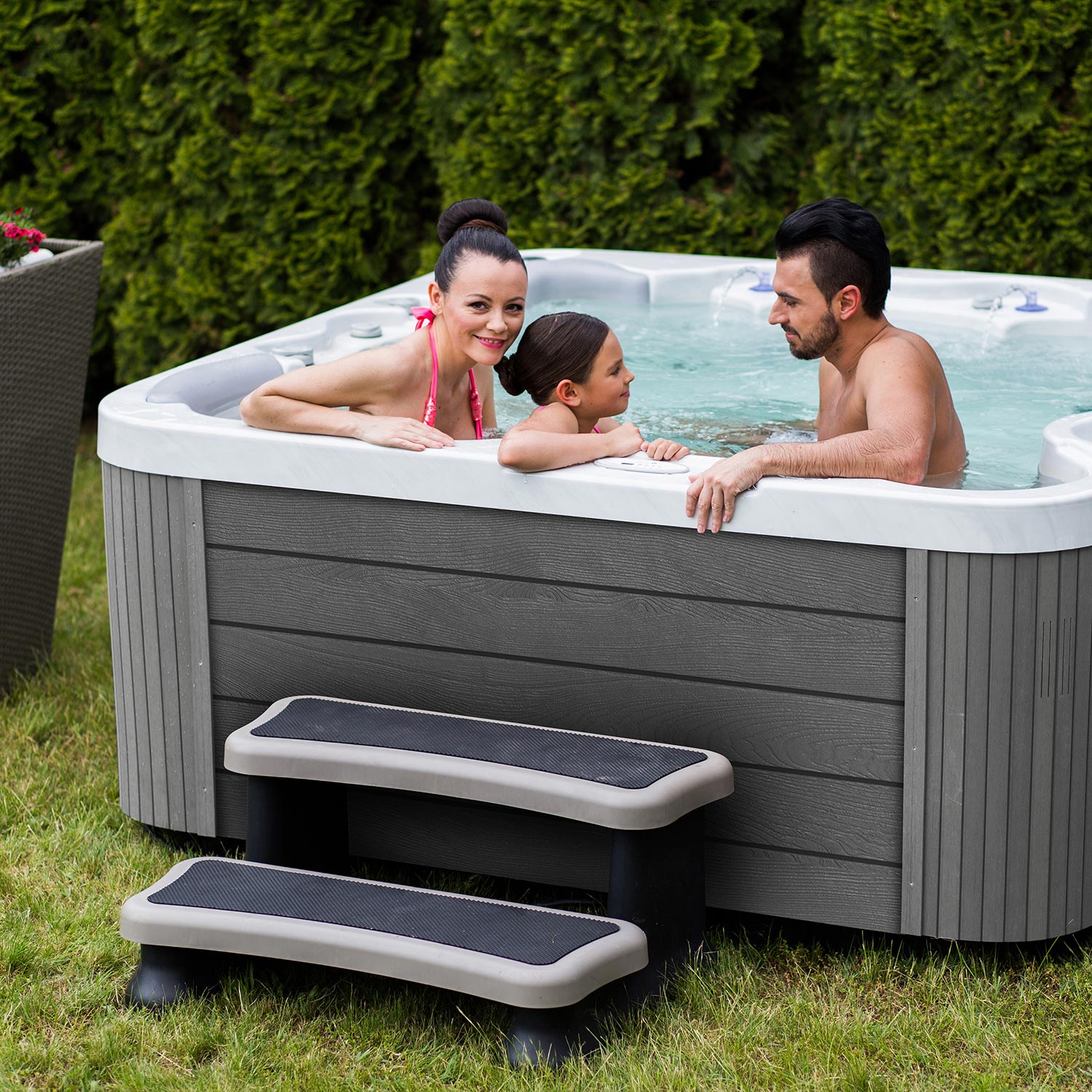 Wellis_jupiter_hot_tub_lifestyle_4