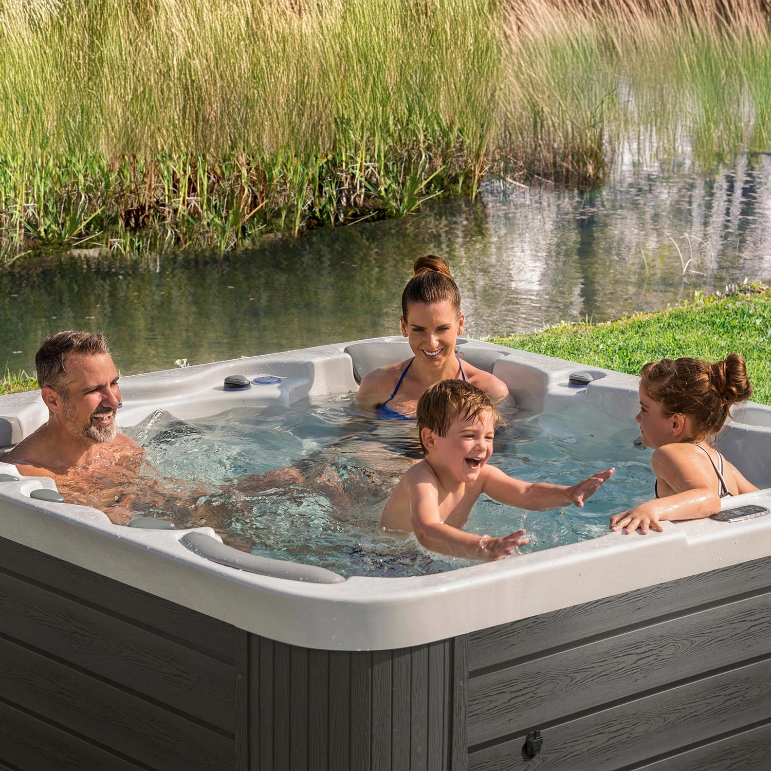 Wellis_jupiter_hot_tub_lifestyle_9