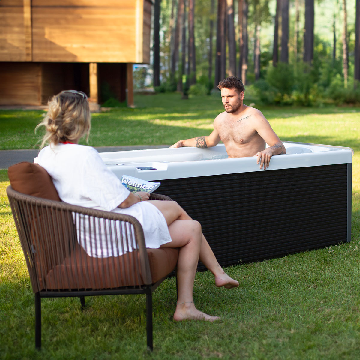 Iceland_cold_plunge-tub_lifestyle10_web