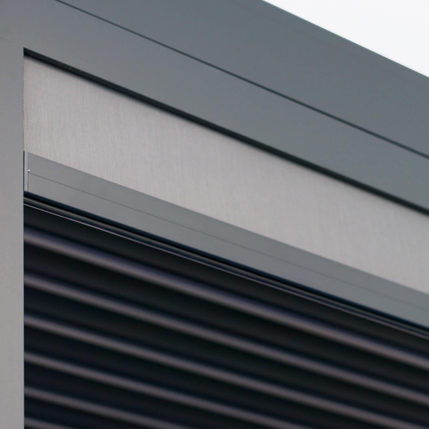 Wellis Motionflex pergola side shader